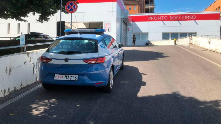 La polizia in pronto soccorso La polizia in pronto soccorso