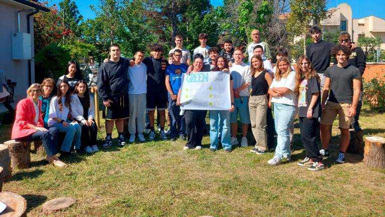 Rimini, Liceo Einstein: ecco il nuovo giardino realizzato dagli studenti Rimini, Liceo Einstein: ecco il nuovo giardino realizzato dagli studenti