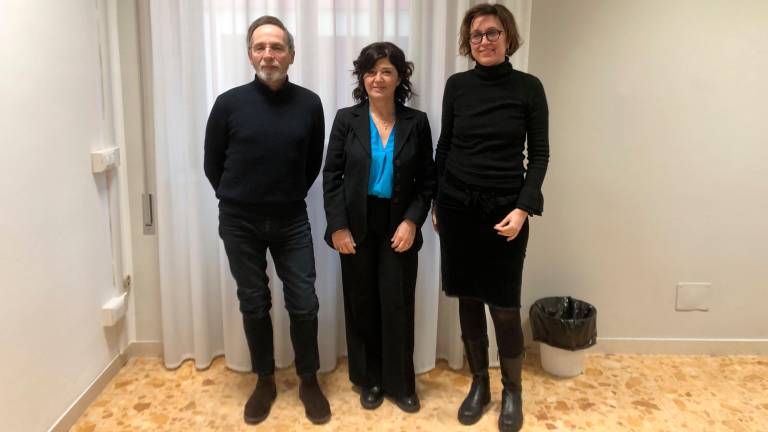 Anna Gualandi al centro. A sinistra il dg dell’Ausl Romagna Tiziano Carradori Anna Gualandi al centro. A sinistra il dg dell’Ausl Romagna Tiziano Carradori