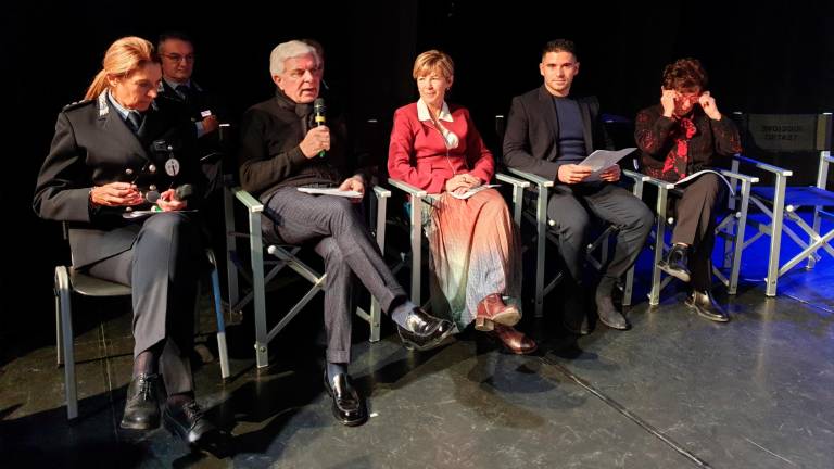 Riccione. A San Lorenzo la sicurezza arriva con più agenti, videosorveglianza, cene, incontri, rap e Hip-hop Riccione. A San Lorenzo la sicurezza arriva con più agenti, videosorveglianza, cene, incontri, rap e Hip-hop