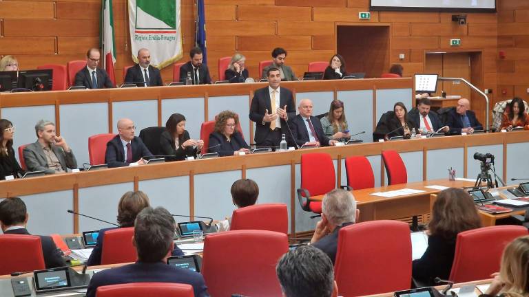 “È un momento cruciale per la storia dell’Emilia-Romagna”: De Pascale presenta il suo programma, tra sanità e post-alluvione “È un momento cruciale per la storia dell’Emilia-Romagna”: De Pascale presenta il suo programma, tra sanità e post-alluvione