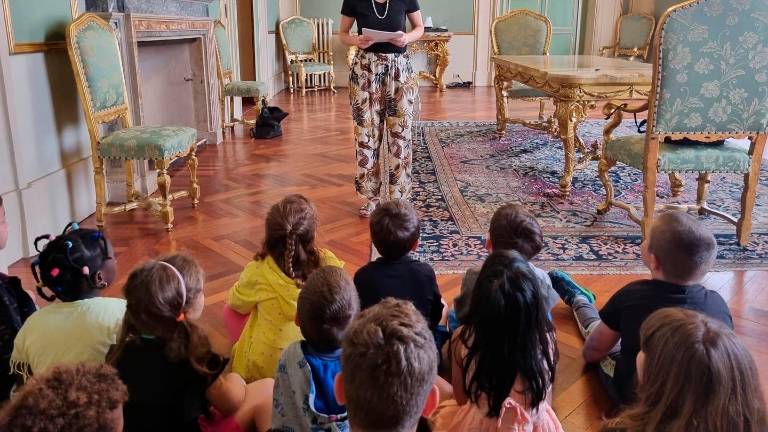 L’assessora Carmelina Labruzzo con alcuni studenti della Fiorita L’assessora Carmelina Labruzzo con alcuni studenti della Fiorita