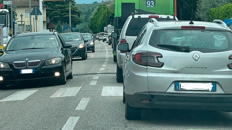 Pesanti disagi al traffico, con i veicoli dirottati sulla statale (Zanotti) Pesanti disagi al traffico, con i veicoli dirottati sulla statale (Zanotti)