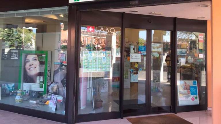 Cesena: farmacia rapinata alla chiusura da due banditi armati di cutter Cesena: farmacia rapinata alla chiusura da due banditi armati di cutter