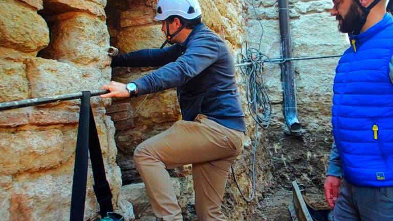 L’ispezione del sindaco alla cisterna cinquecentesca L’ispezione del sindaco alla cisterna cinquecentesca