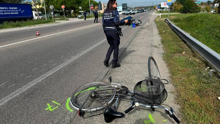 Cesenatico, incidente sull’Adriatica: scooter contro una bici, 87enne all’ospedale Cesenatico, incidente sull’Adriatica: scooter contro una bici, 87enne all’ospedale