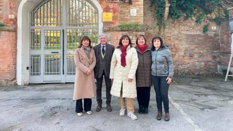 Da sinistra: Jennifer Ruffilli, Luigi Ascanio, Lorena Poggi, Antonella Greggi (presidente sezione “Giordano Bruno”), Beatrice Betti Da sinistra: Jennifer Ruffilli, Luigi Ascanio, Lorena Poggi, Antonella Greggi (presidente sezione “Giordano Bruno”), Beatrice Betti
