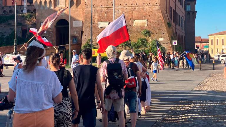 Oltre 300 fedeli e pellegrini da Polonia e Stati Uniti in viaggio per il Giubileo fanno sosta a Lugo tra canti, balli e preghiere Oltre 300 fedeli e pellegrini da Polonia e Stati Uniti in viaggio per il Giubileo fanno sosta a Lugo tra canti, balli e preghiere