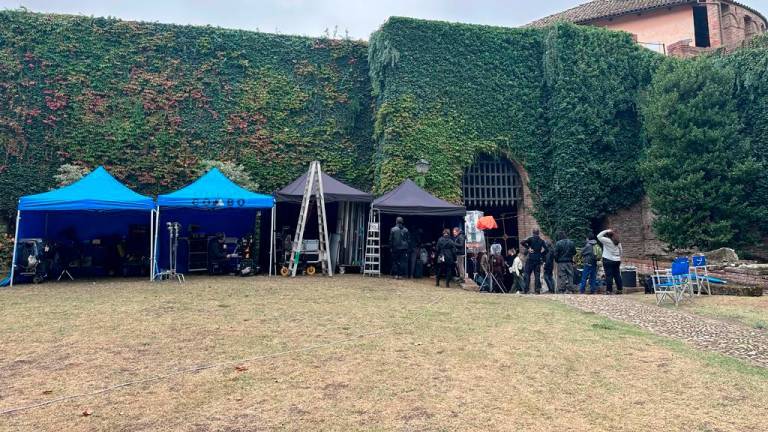 Imola. La rocca sforzesca diventa il set per il film “Ma chi ti conosce” Imola. La rocca sforzesca diventa il set per il film “Ma chi ti conosce”