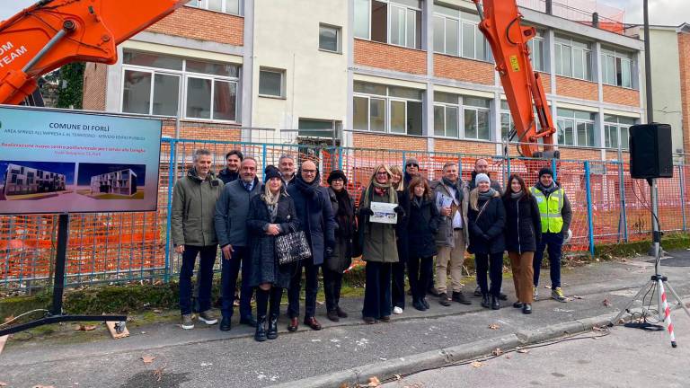Forlì, nuovo Centro per le Famiglie e per l’Impiego: via alla demolizione in viale Bolognesi VIDEO Forlì, nuovo Centro per le Famiglie e per l’Impiego: via alla demolizione in viale Bolognesi VIDEO