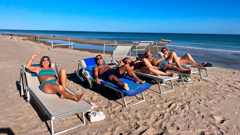Un caldo sabato d’autunno al mare in Romagna: l’estate 2023 non finisce mai Un caldo sabato d’autunno al mare in Romagna: l’estate 2023 non finisce mai