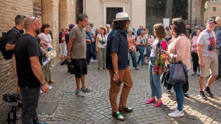 Ravenna, lo chef Borghese tra i turisti alla tomba di Dante - Gallery Ravenna, lo chef Borghese tra i turisti alla tomba di Dante - Gallery
