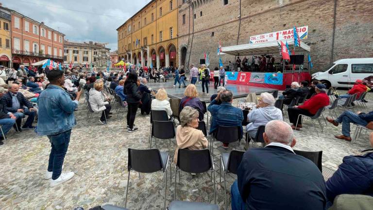 Cesena, primo maggio e trattori in piazza: la tradizione più forte del maltempo - Gallery Cesena, primo maggio e trattori in piazza: la tradizione più forte del maltempo - Gallery