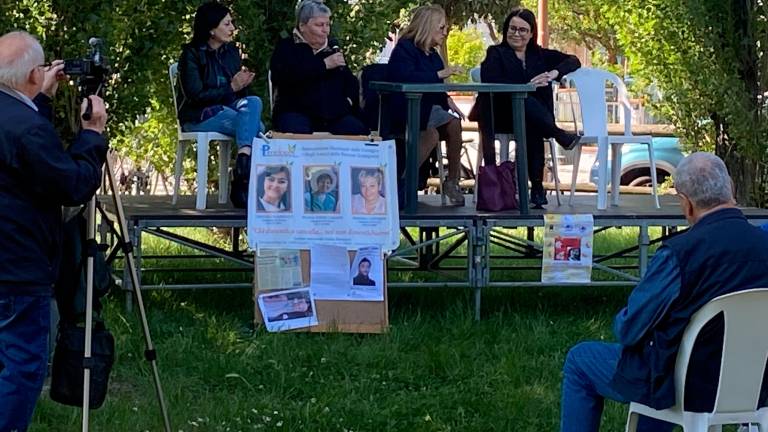 Mamma Marisa Degli Angeli con l’avvocata Iannuccelli e rappresentanti di “Penelope” e “Crisalide” Mamma Marisa Degli Angeli con l’avvocata Iannuccelli e rappresentanti di “Penelope” e “Crisalide”