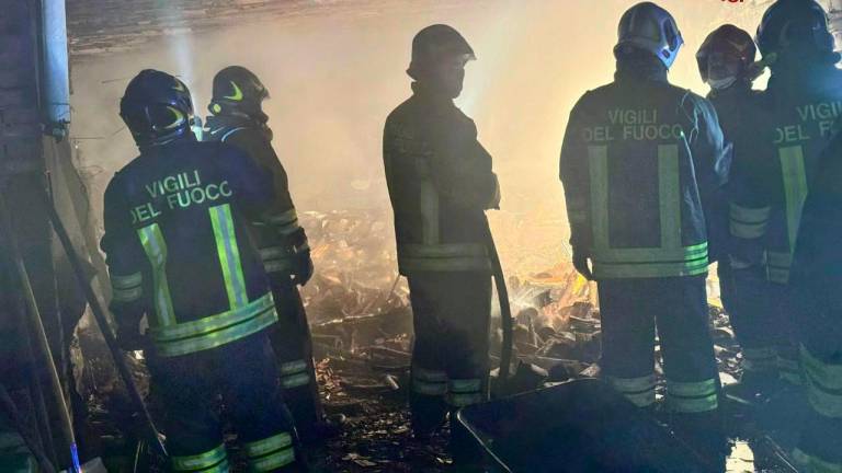 Castel del Rio, incendio nel garage di un’abitazione: una donna trasportata in ospedale