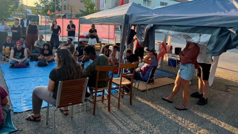Assemblea aperta coi lavoratori organizzata da Sudd Cobas Assemblea aperta coi lavoratori organizzata da Sudd Cobas