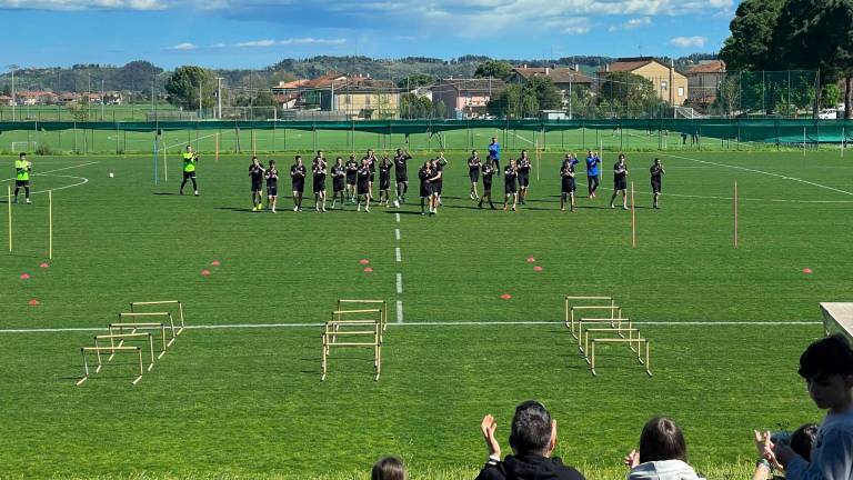 Cesena. Primo allenamento dopo la promozione in B con tanti bambini VIDEO GALLERY Cesena. Primo allenamento dopo la promozione in B con tanti bambini VIDEO GALLERY