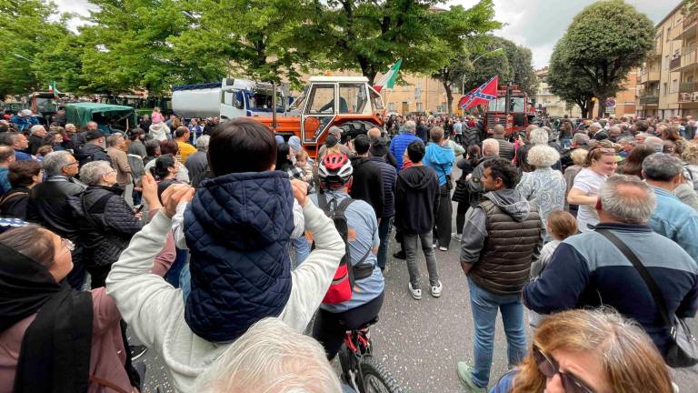 Cesena, primo maggio e trattori in piazza: la tradizione più forte del maltempo - Gallery Cesena, primo maggio e trattori in piazza: la tradizione più forte del maltempo - Gallery