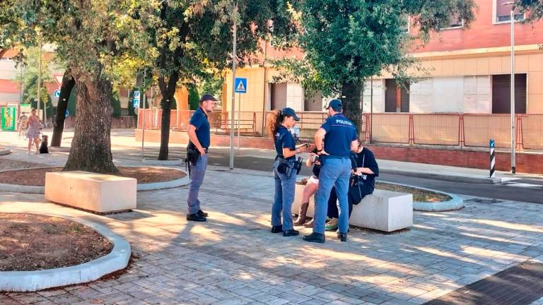 Imola, agosto di controlli straordinari in stazione denunce e segnalazioni ma per la polizia non c’è “un’emergenza” Imola, agosto di controlli straordinari in stazione denunce e segnalazioni ma per la polizia non c’è “un’emergenza”
