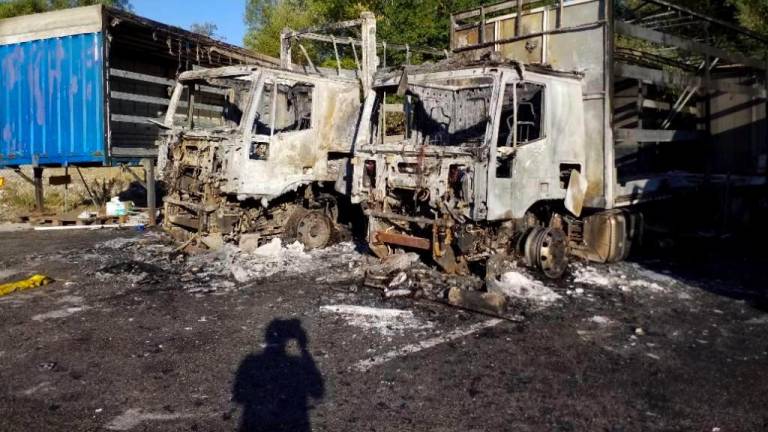San Marino. Incendio distrugge autocarri alla ditta Ercolani Trasporti San Marino. Incendio distrugge autocarri alla ditta Ercolani Trasporti