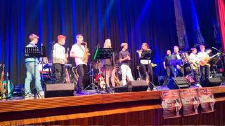 Savignano, Teatro Moderno strapieno per il “Primo maggio del lavoro in ballo” - Gallery Savignano, Teatro Moderno strapieno per il “Primo maggio del lavoro in ballo” - Gallery