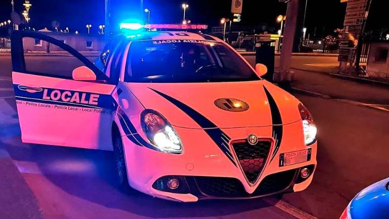 Riccione, occupavano abusivamente il suolo pubblico senza avere mai chiesto il permesso: multate dieci attività Riccione, occupavano abusivamente il suolo pubblico senza avere mai chiesto il permesso: multate dieci attività