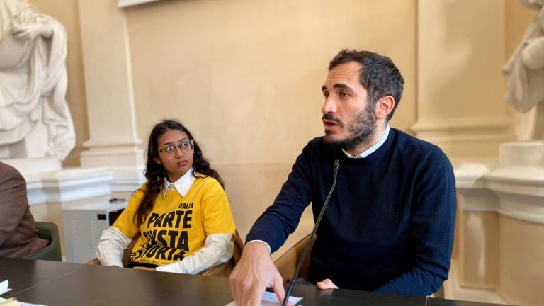Cittadinanza onoraria italiana ai minori stranieri, il Comune di Cesena dà avvio al percorso con una cerimonia pubblica Cittadinanza onoraria italiana ai minori stranieri, il Comune di Cesena dà avvio al percorso con una cerimonia pubblica