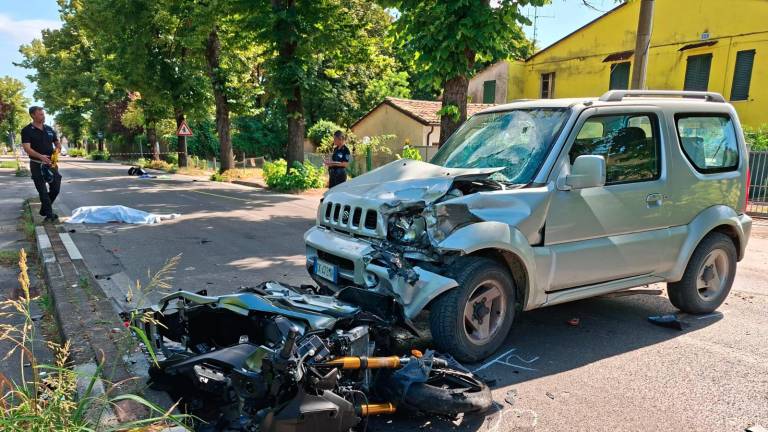 Forlì. Scontro auto moto sulla Lughese: muore un 56enne Forlì. Scontro auto moto sulla Lughese: muore un 56enne