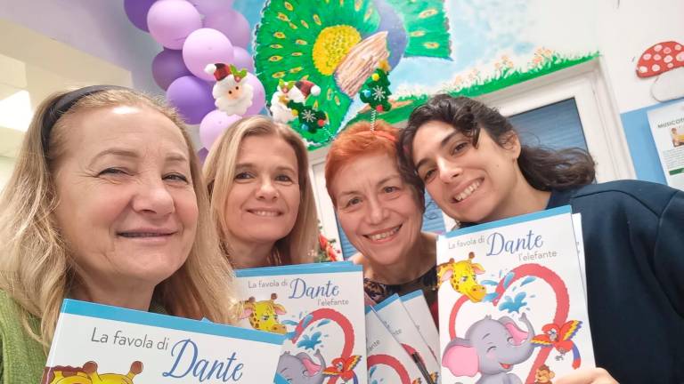 Ravenna, “auguri da... nonna moderna”: la favola natalizia di Rita Guerrini al reparto di Pediatria Ravenna, “auguri da... nonna moderna”: la favola natalizia di Rita Guerrini al reparto di Pediatria
