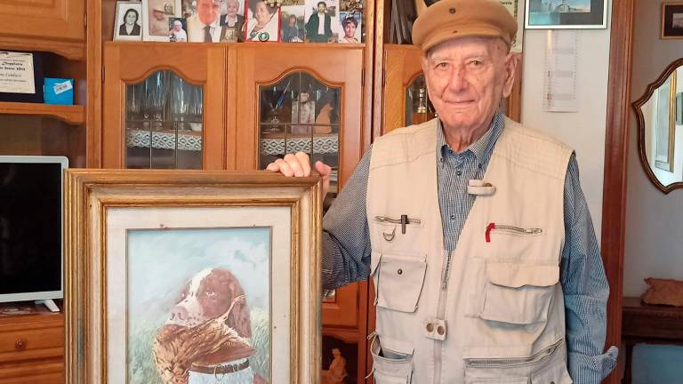 Dino Canducci con una delle sue opere Dino Canducci con una delle sue opere