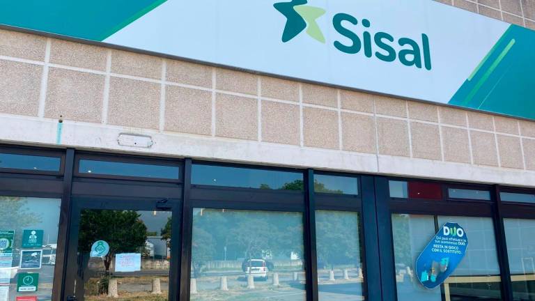 Devasta la sala scommesse dopo averci perso tutta la disoccupazione: arrestato a Cesena Devasta la sala scommesse dopo averci perso tutta la disoccupazione: arrestato a Cesena