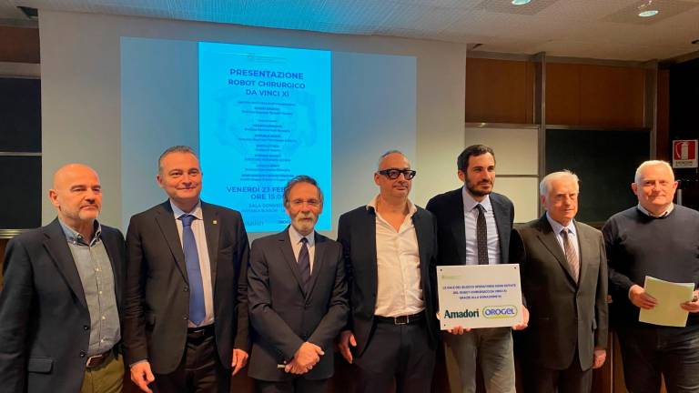 Presentato all’ospedale di Cesena il nuovo sistema di chirurgia operatoria robotica Presentato all’ospedale di Cesena il nuovo sistema di chirurgia operatoria robotica