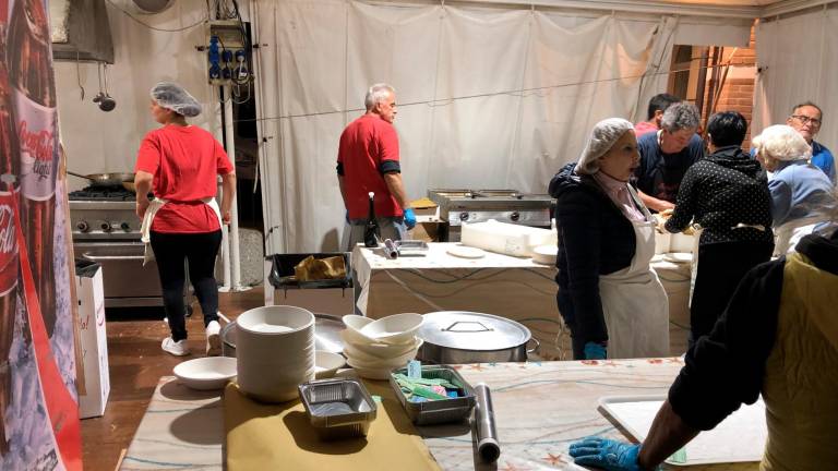 Cesenatico, “il pesce fa festa 2023”: partenza col botto VIDEO GALLERY Cesenatico, “il pesce fa festa 2023”: partenza col botto VIDEO GALLERY