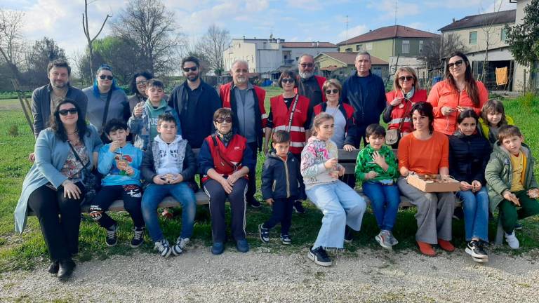 Fusignano, ecco il “guerrilla gardening”: lanciano bombe di semi per la crescita libera degli alberi - Gallery Fusignano, ecco il “guerrilla gardening”: lanciano bombe di semi per la crescita libera degli alberi - Gallery
