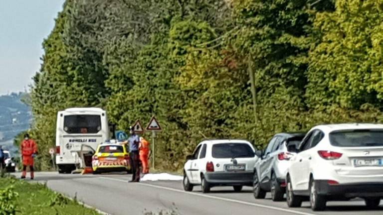 San Clemente. Tragedia della strada, muore ciclista travolta da un bus San Clemente. Tragedia della strada, muore ciclista travolta da un bus