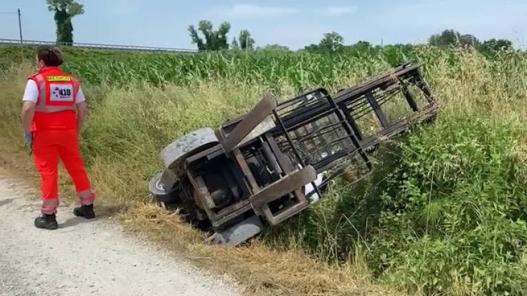 Incidente nei campi con il muletto: muore un bambino di 12 anni a Cesena - VIDEO Incidente nei campi con il muletto: muore un bambino di 12 anni a Cesena - VIDEO
