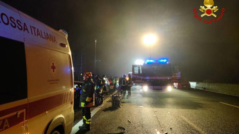 Imola. Quattro feriti in un incidente in autostrada. Due persone incastrate nell’auto Imola. Quattro feriti in un incidente in autostrada. Due persone incastrate nell’auto