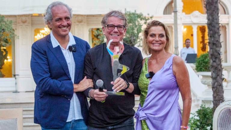 Rimini. “Terrazza della Dolce Vita” tra Potsie di Happy Days e Tikhanovskaya Rimini. “Terrazza della Dolce Vita” tra Potsie di Happy Days e Tikhanovskaya