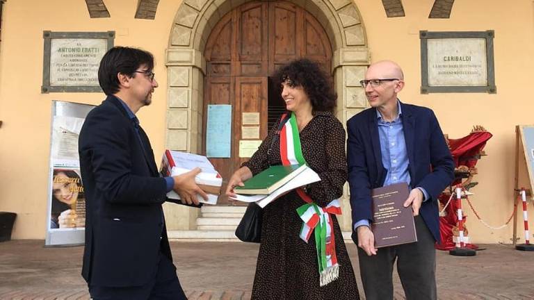 La famiglia del professor Novaga dona 25 tesi al Comune di Bertinoro La famiglia del professor Novaga dona 25 tesi al Comune di Bertinoro