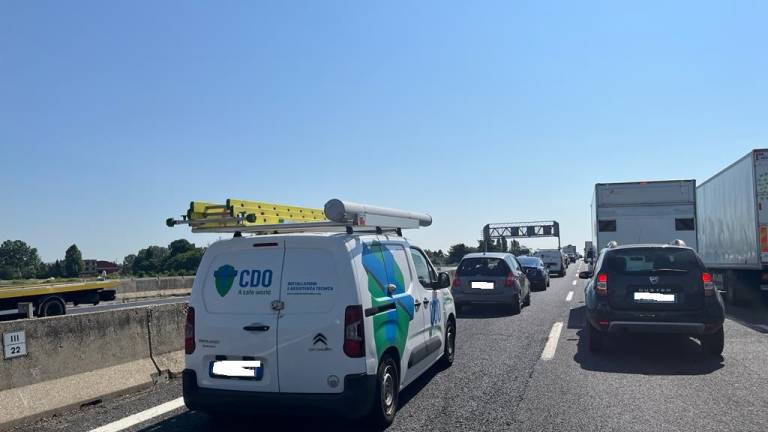 Incidente in A14, corsia sud con 13 km di coda tra Bologna e San Lazzaro Incidente in A14, corsia sud con 13 km di coda tra Bologna e San Lazzaro