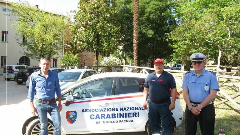 Faenza, dal Comune un'auto all'85° Nucleo Volontariato e Protezione Civile Faenza, dal Comune un'auto all'85° Nucleo Volontariato e Protezione Civile