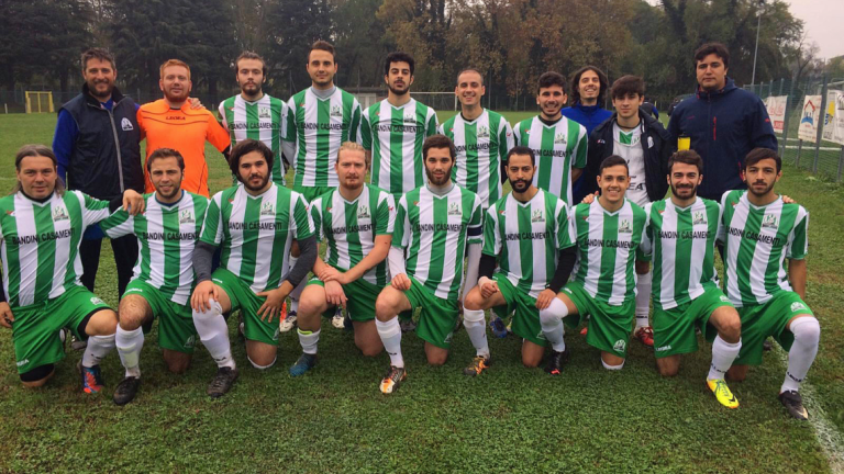 Calcio, regalo di Pasqua dello sponsor: una squadra di Terza Categoria gioca al Morgagni di Forlì Calcio, regalo di Pasqua dello sponsor: una squadra di Terza Categoria gioca al Morgagni di Forlì