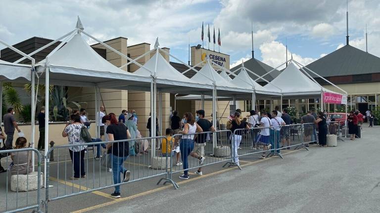Duemila vaccini a prenotazione libera per giovedì e venerdì sera Duemila vaccini a prenotazione libera per giovedì e venerdì sera