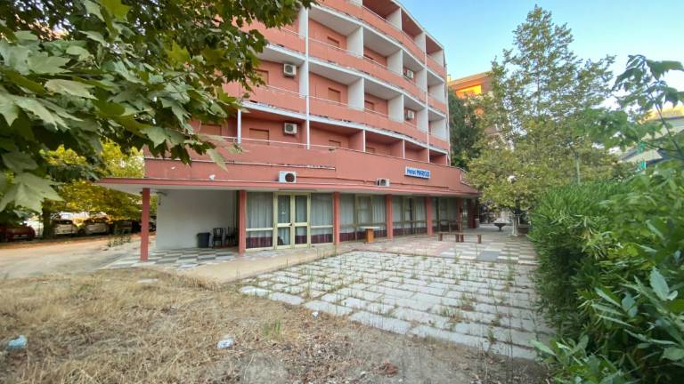 Cesenatico, sanzionato hotel a Valverde: non registrava i clienti, alloggiati anche nei sottoscala Cesenatico, sanzionato hotel a Valverde: non registrava i clienti, alloggiati anche nei sottoscala