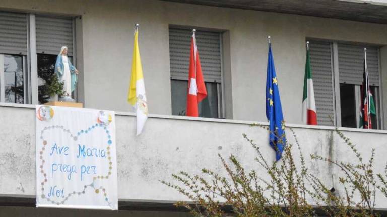 Messaggi dalla quarantena, ai balconi e sui muri di Imola Messaggi dalla quarantena, ai balconi e sui muri di Imola