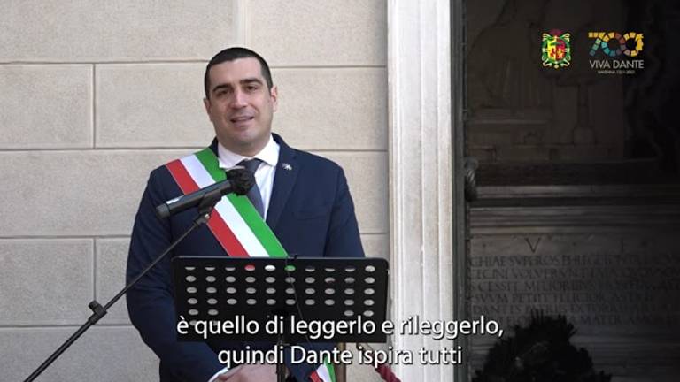 Fatti non foste a viver come bruti... il sindaco di Ravenna legge Dante VIDEO Fatti non foste a viver come bruti... il sindaco di Ravenna legge Dante VIDEO