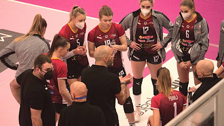 Volley A2 donne, la Teodora continua a vincere e sbanca Sant'Elia Volley A2 donne, la Teodora continua a vincere e sbanca Sant'Elia