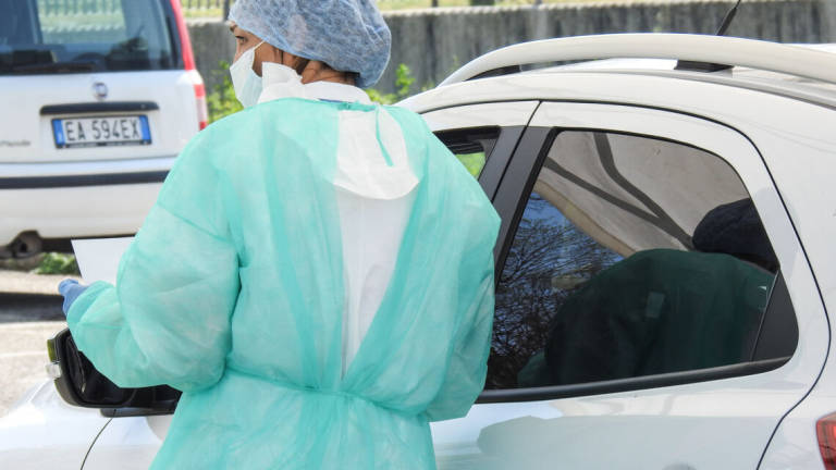 Imola, nuovo record di casi positivi al Covid: 44 in un giorno Imola, nuovo record di casi positivi al Covid: 44 in un giorno