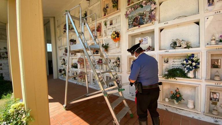 Cesena: cade da una scala al cimitero di Ruffio, gravissima una 69enne Cesena: cade da una scala al cimitero di Ruffio, gravissima una 69enne