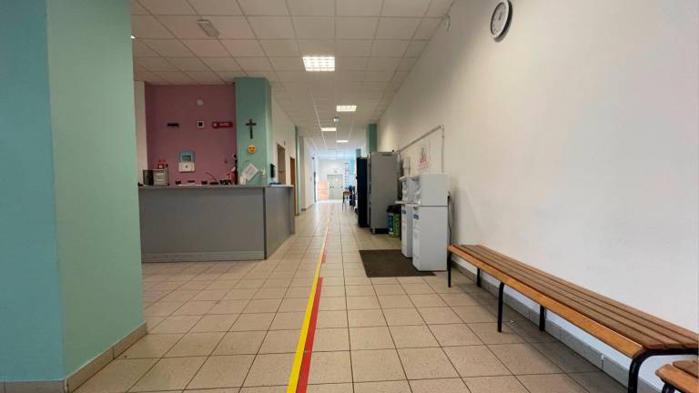 Cesena, doveva occuparsi solo di alcune aule, invece la ditta tinteggia tutta la scuola Versari Macrelli: “Le istituzioni educative vanno aiutate” Cesena, doveva occuparsi solo di alcune aule, invece la ditta tinteggia tutta la scuola Versari Macrelli: “Le istituzioni educative vanno aiutate”